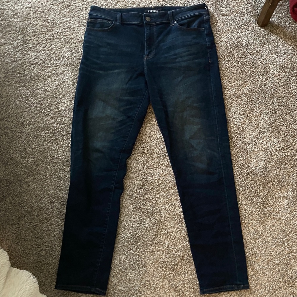 Men’s Express ATHLETIC SLIM fit.